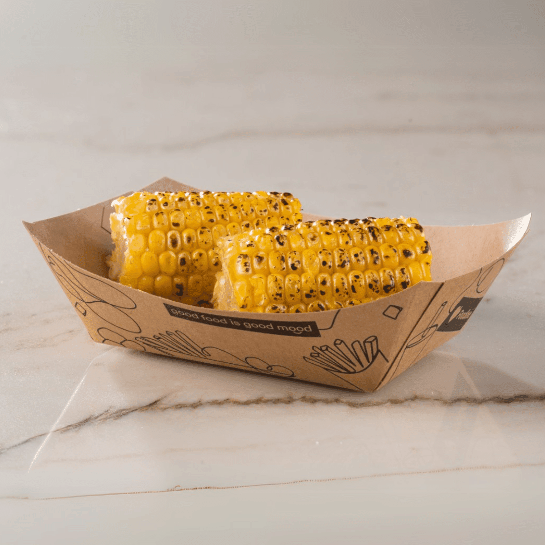 Tacce Połówki kukurydzy serwowane na tacce - AJ FOOD