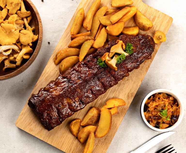 ribs with bigos + potato wedges